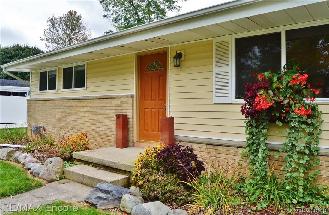 306 Fitzner Drive Davison, MI 48423 - Photo 3 of 32 Beautiful Landscaping