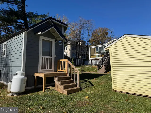 $1,500 | 12 West Loudoun Street, Unit A, Round Hill, VA 20141