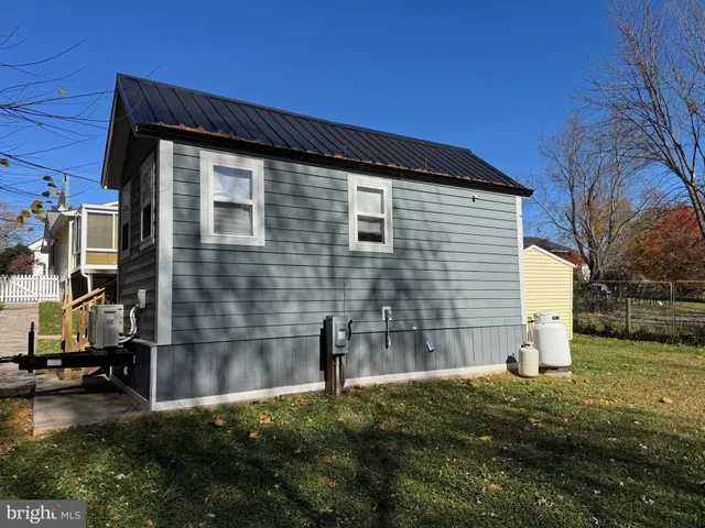 $1,500 | 12 West Loudoun Street, Unit A, Round Hill, VA 20141