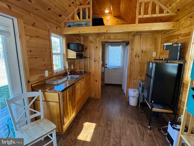 $1,500 | 12 West Loudoun Street, Unit A, Round Hill, VA 20141