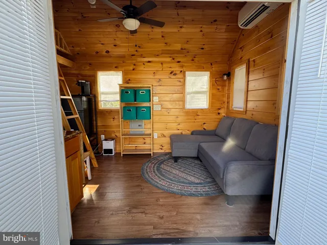 $1,500 | 12 West Loudoun Street, Unit A, Round Hill, VA 20141