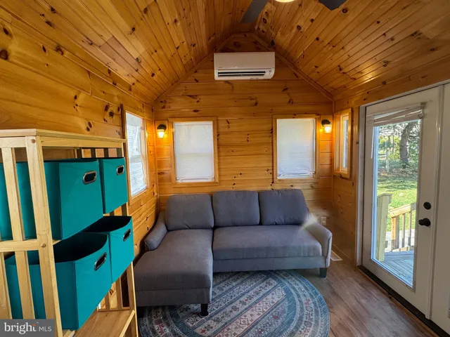 $1,500 | 12 West Loudoun Street, Unit A, Round Hill, VA 20141