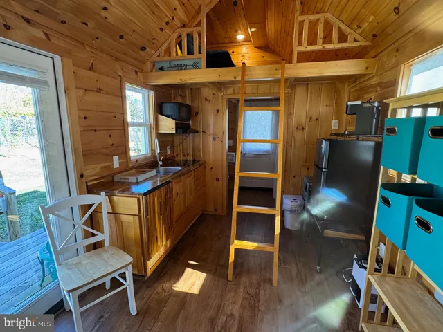 $1,500 | 12 West Loudoun Street, Unit A, Round Hill, VA 20141