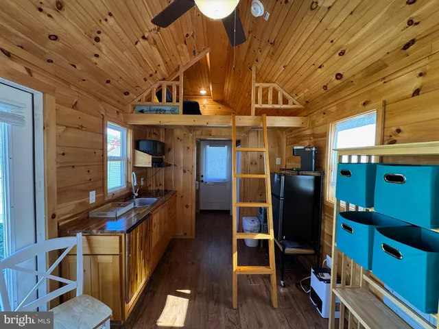 $1,500 | 12 West Loudoun Street, Unit A, Round Hill, VA 20141