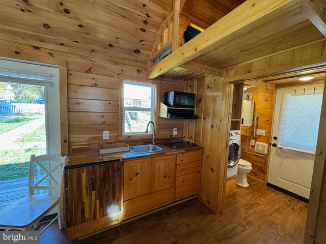 $1,500 | 12 West Loudoun Street, Unit A, Round Hill, VA 20141