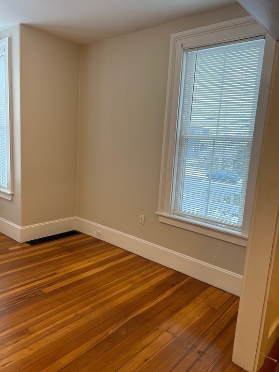 4 Riggs Street, Unit 1 Gloucester, MA 01930 - Photo 3 of 17