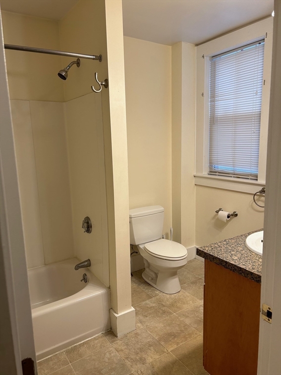 4 Riggs Street, Unit 1 Gloucester, MA 01930 - Photo 8 of 17