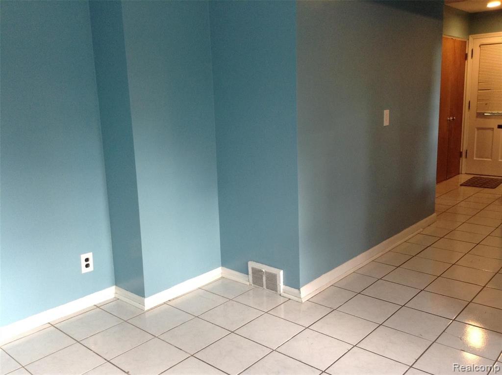 21101 Greenview Road Southfield, MI 48075 - Photo 14 of 28