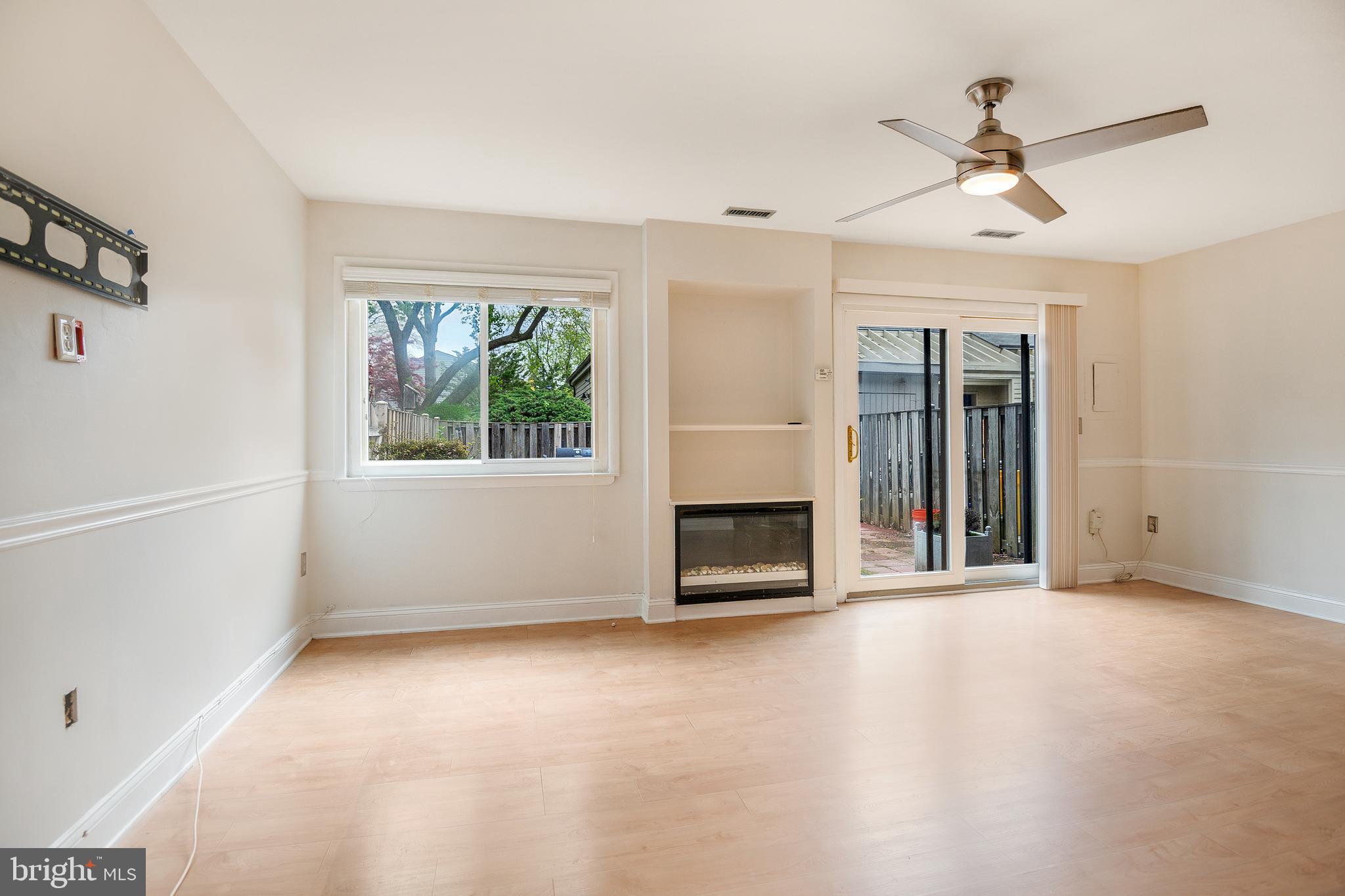 1055 Cedar Ridge Court Annapolis, MD 21403 - Photo 4 of 13 LIVING ROOM W/FIRE PLACE