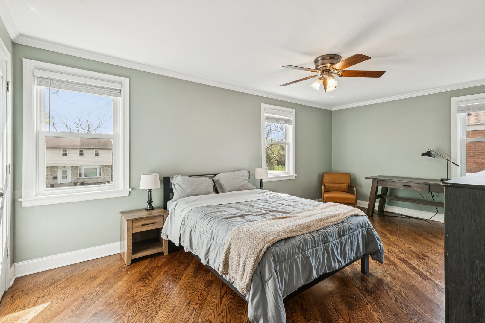 8646 Harms Road Skokie, IL 60077 - Photo 9 of 28