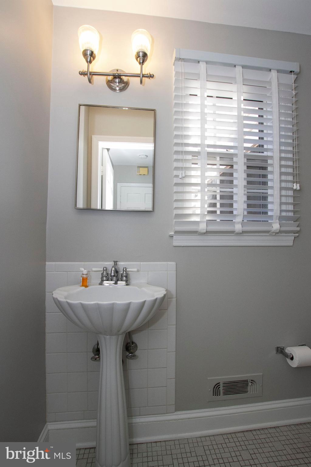 1201 Ridervale Road Towson, MD 21204 - Photo 11 of 37 1st floor powder room