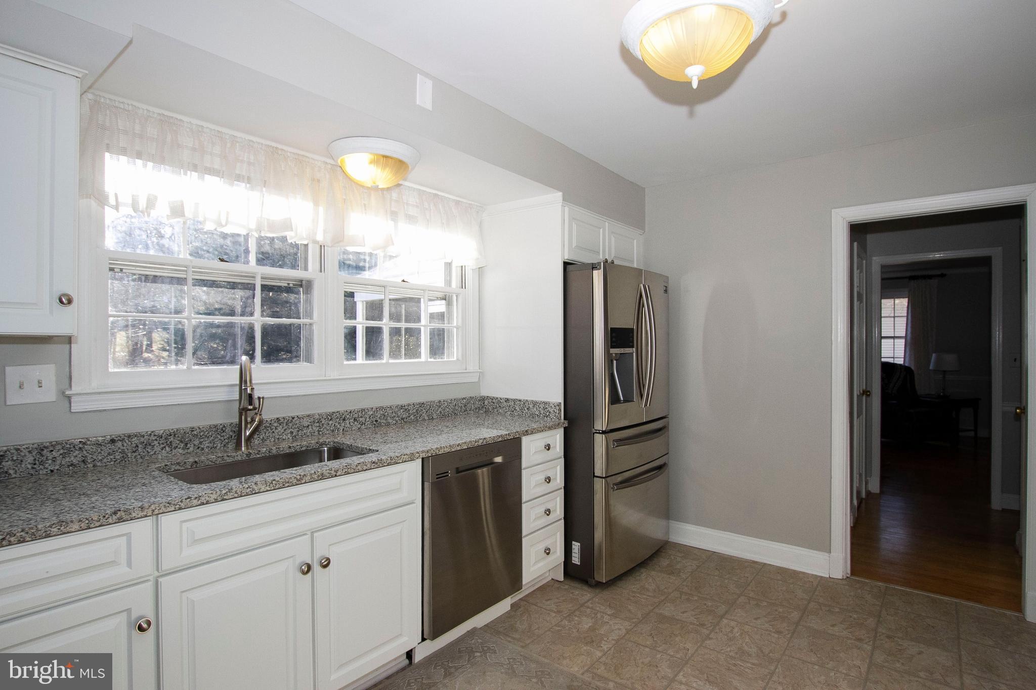 1201 Ridervale Road Towson, MD 21204 - Photo 5 of 37 Beautiful kitchen with granite counter tops