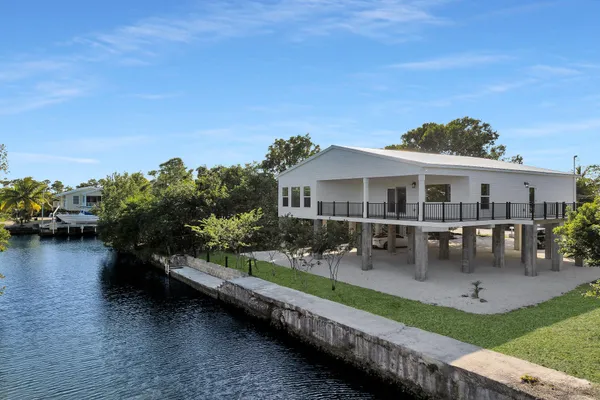 an aerial view of a house having yard