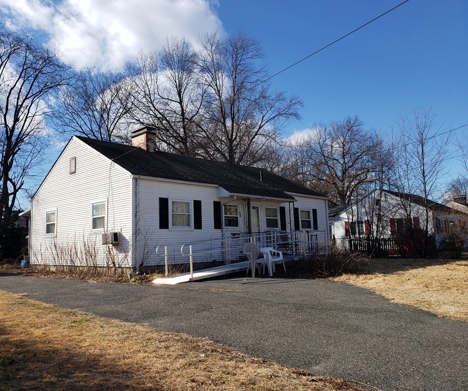 96 Lehigh Street Springfield, MA 01104 - Photo 1 of 11 a front view of a house with a yard