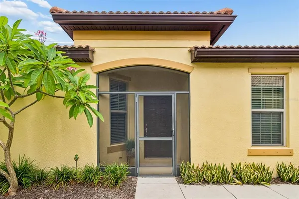$284,999 | 322 Mystic Falls Drive, Apollo Beach, FL 33572
