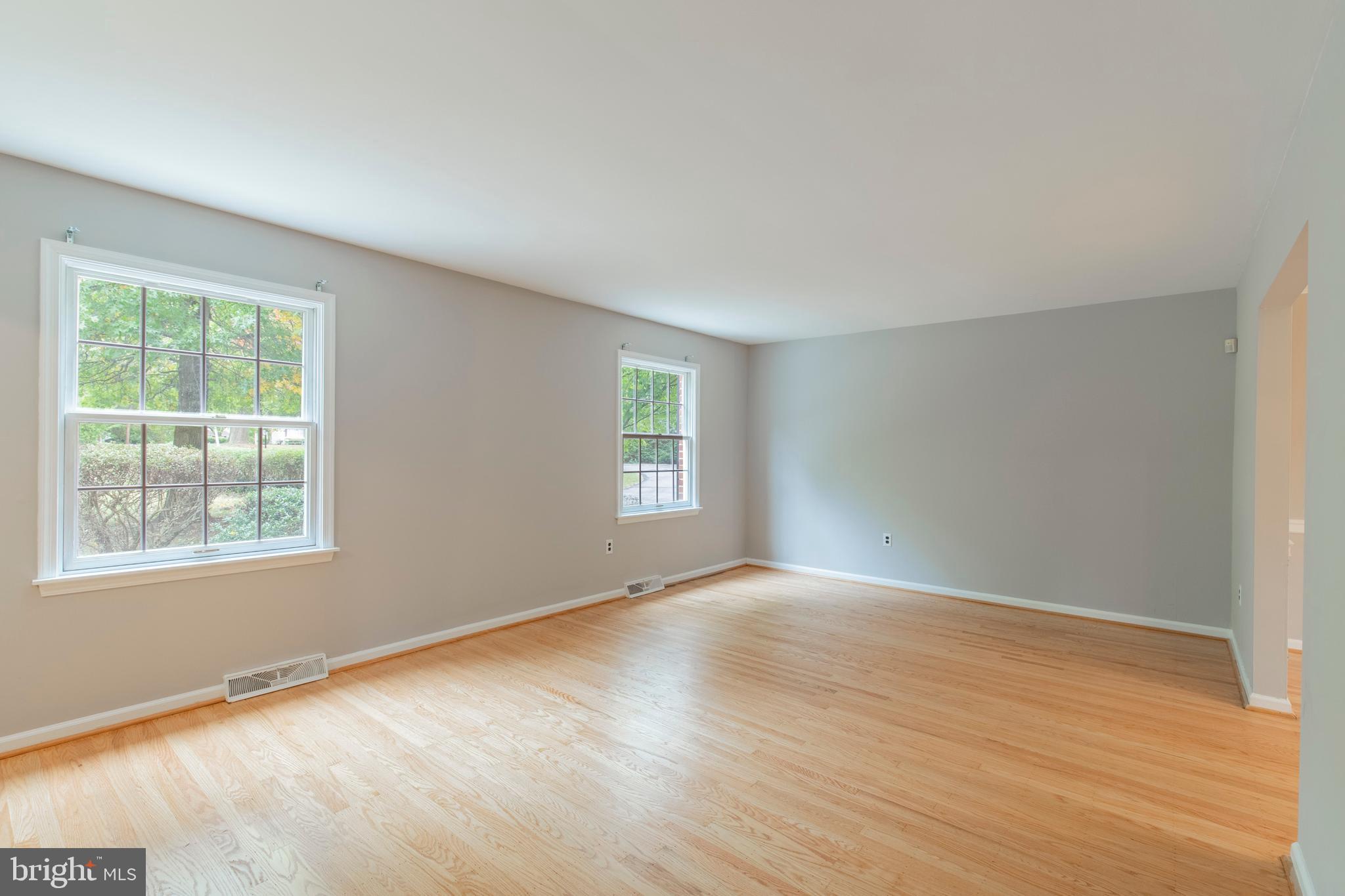 348 South Old Middletown Road Media, PA 19063 - Photo 8 of 42 Living Room
