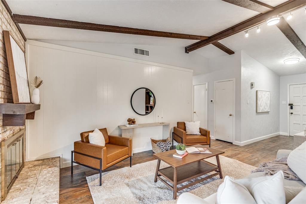 626 Shadyglen Drive Allen, TX 75002 - Photo 6 of 20 a living room with furniture a rug and a window