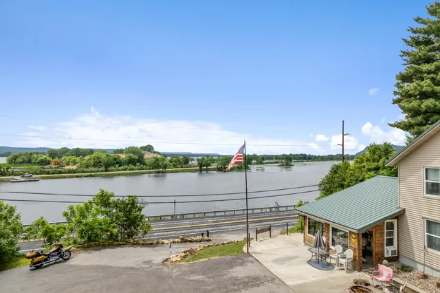 $399,900 | 160 Highway 35, Alma, WI 54610