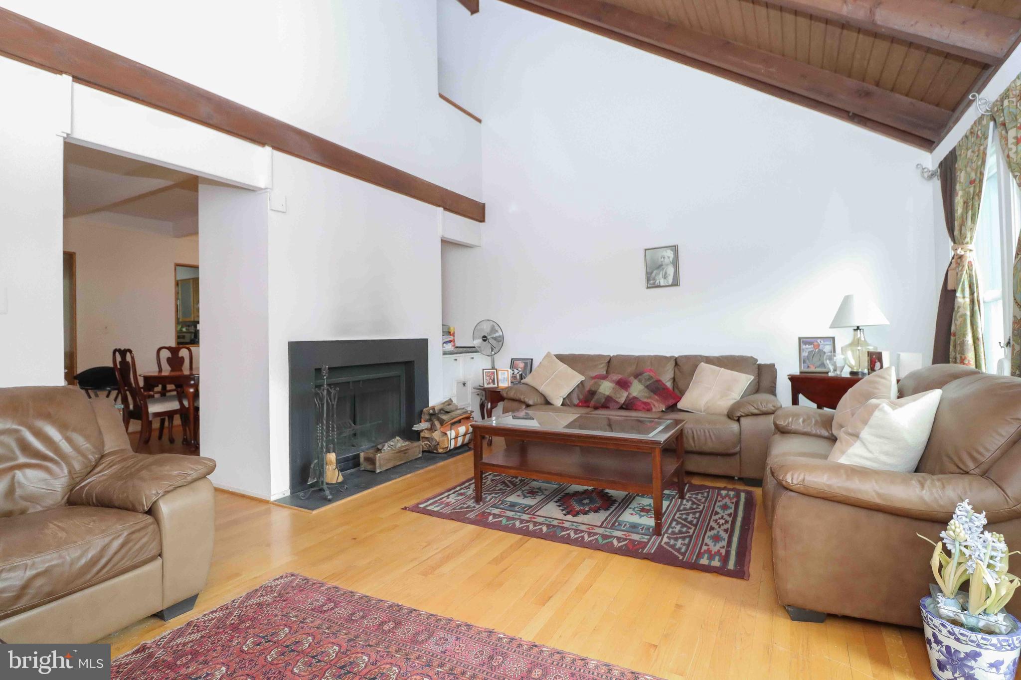 11162 Glade Drive Reston, VA 20191 - Photo 19 of 39 Living Room