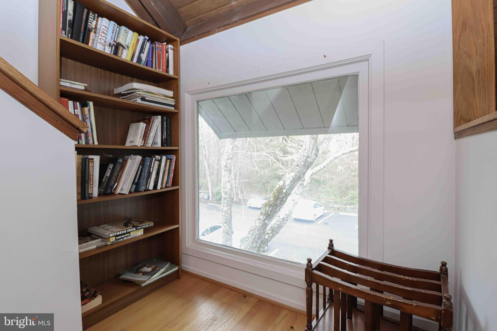 11162 Glade Drive Reston, VA 20191 - Photo 29 of 39 landing on stairs