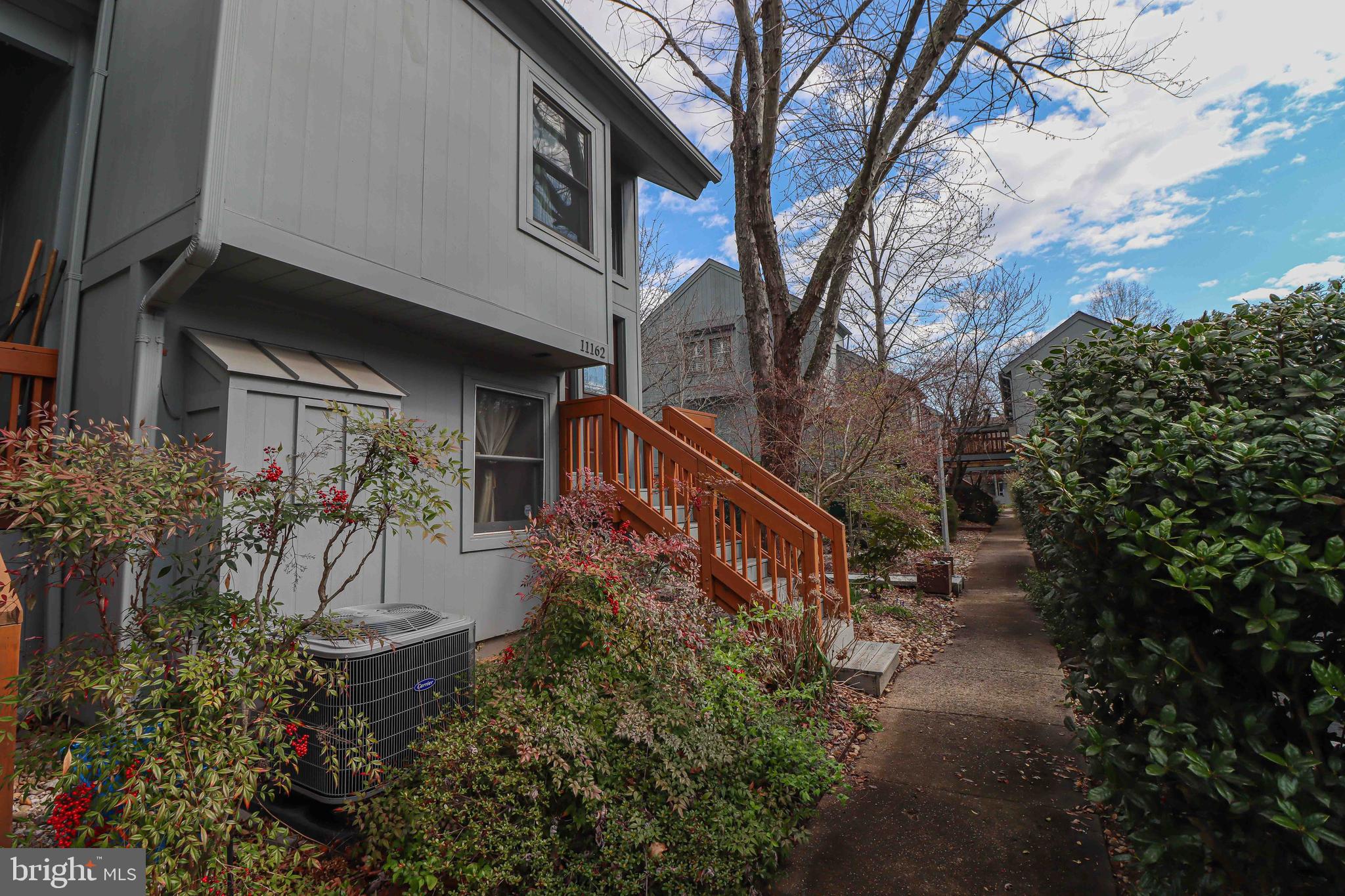 11162 Glade Drive Reston, VA 20191 - Photo 3 of 39 Exterior