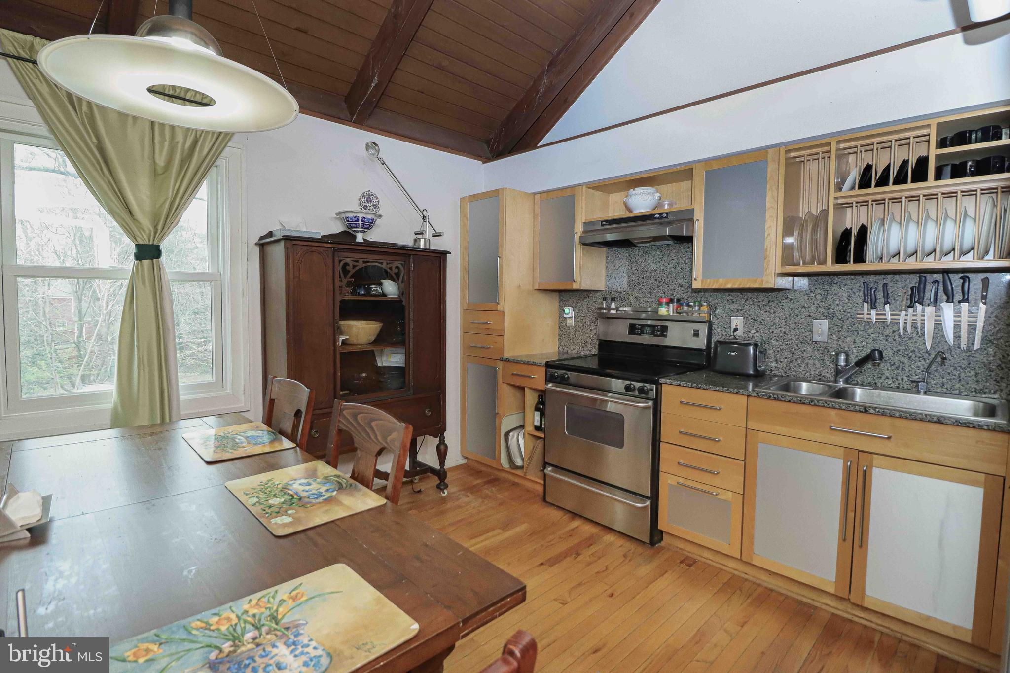 11162 Glade Drive Reston, VA 20191 - Photo 10 of 39 Eat in kitchen