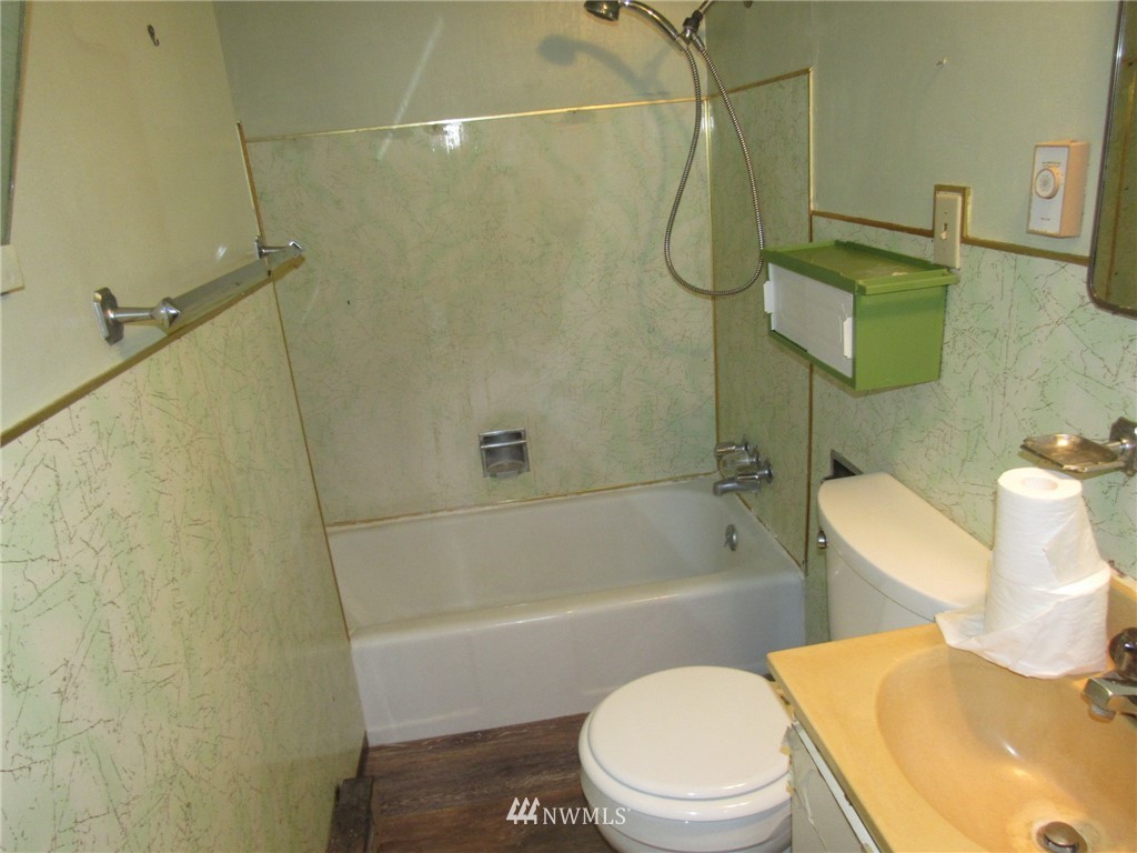 15204 Renton Issaquah Road Southeast Renton, WA 98059 - Photo 11 of 25