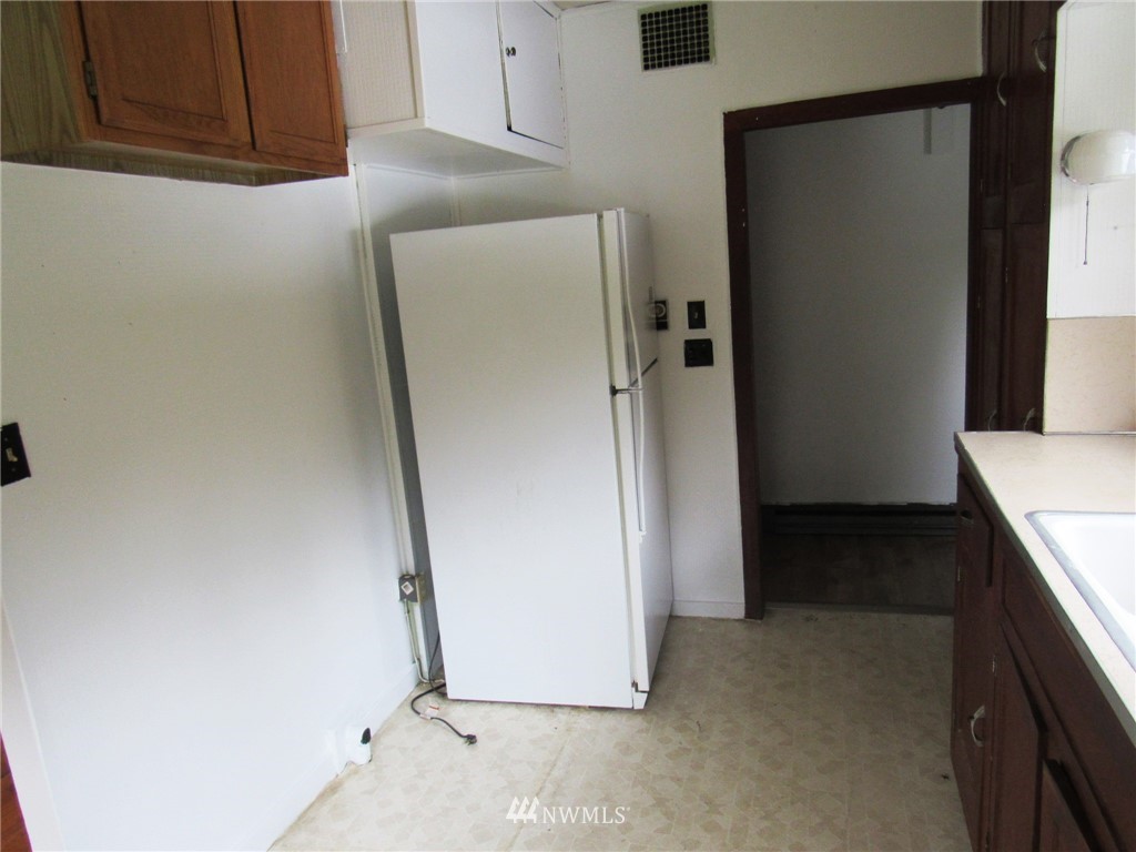 15204 Renton Issaquah Road Southeast Renton, WA 98059 - Photo 8 of 25