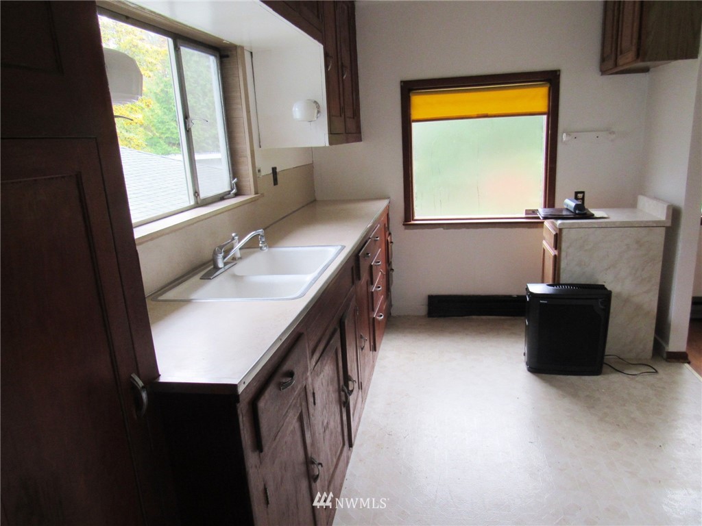 15204 Renton Issaquah Road Southeast Renton, WA 98059 - Photo 10 of 25