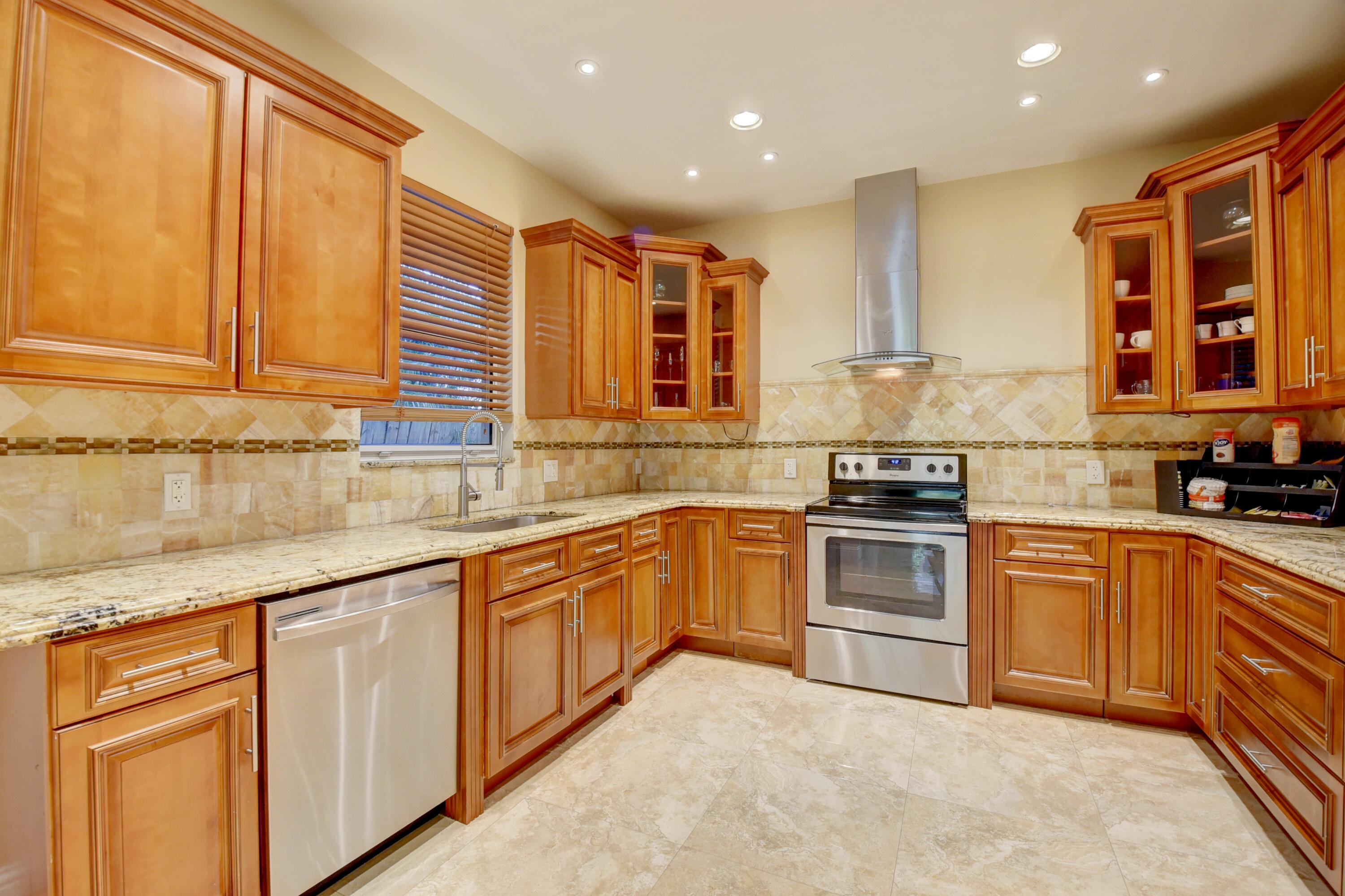 117 Northwest 8th Street Boca Raton, FL 33432 - Photo 10 of 43 Kitchen