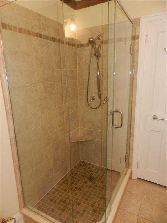 443 Sulgrave Road Pittsburgh, PA 15211 - Photo 8 of 16 This large, ceramic glass door shower is a delight!