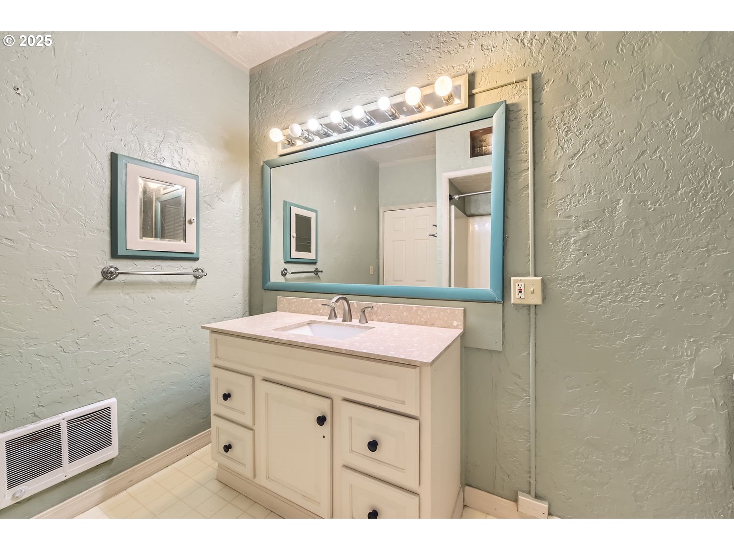 355 Northeast 35th Avenue Camas, WA 98607 - Photo 18 of 36 Bathroom