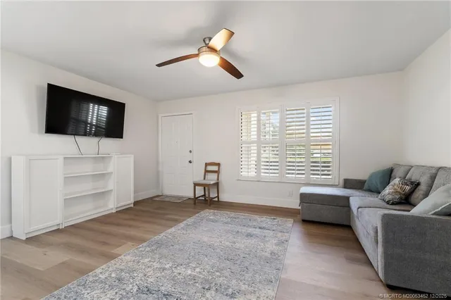 a view of a livingroom with furniture