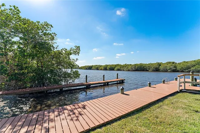 $160,000 | 511 Southwest South River Drive, Unit 104, Stuart, FL 34997