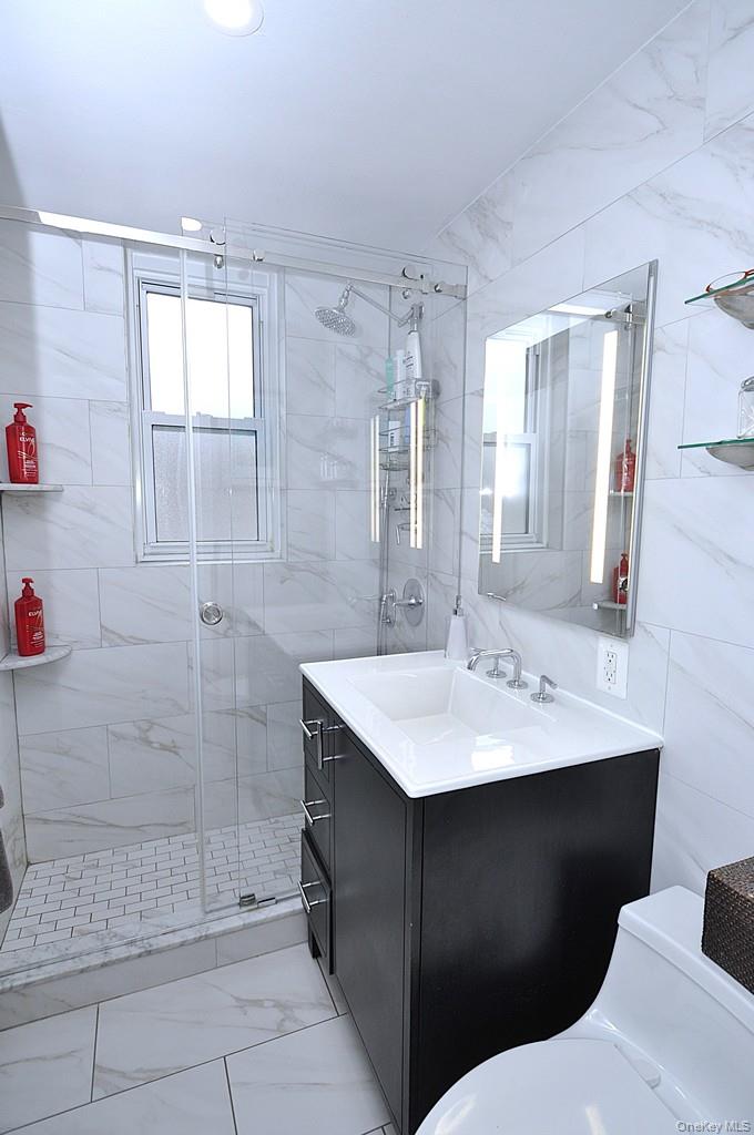 281 Garth Road, Unit A5L Scarsdale, NY 10583 - Photo 28 of 46 a bathroom with a sink a toilet and shower