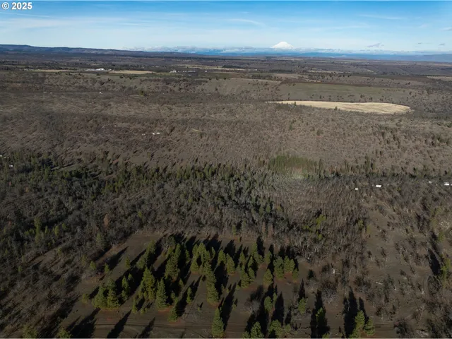 a view of a room with an outdoor space