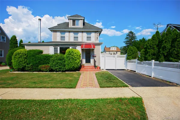 $899,999 | 117 Walnut Street, West Hempstead, NY 11552