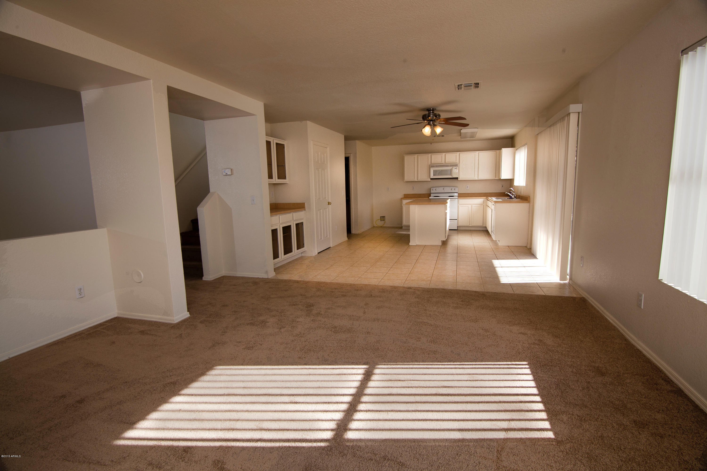 2607 West Bloch Road Phoenix, AZ 85041 - Photo 3 of 20 Family Room:kitcheb 1