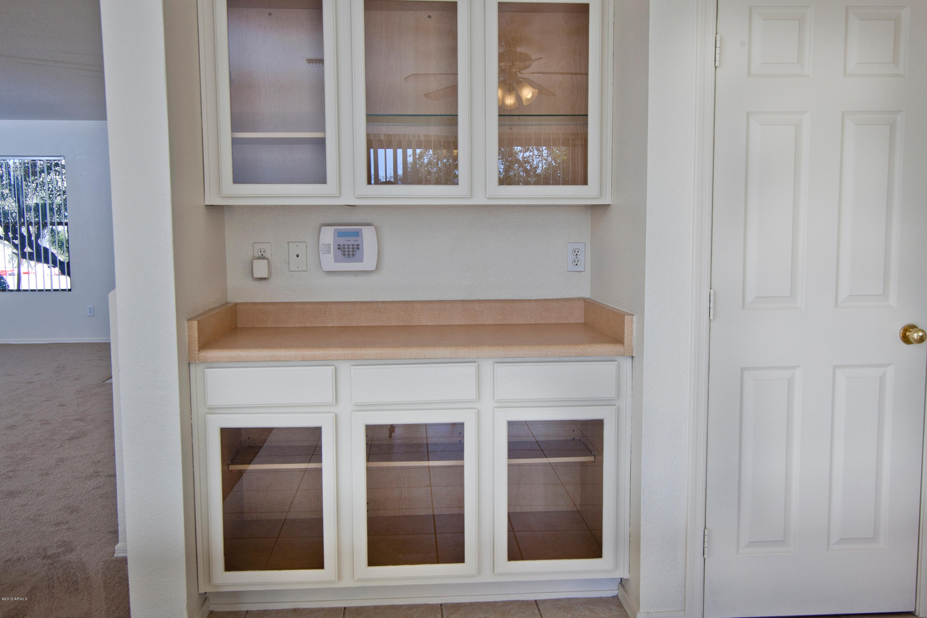 2607 West Bloch Road Phoenix, AZ 85041 - Photo 4 of 20 Kitchen area glass cabinets