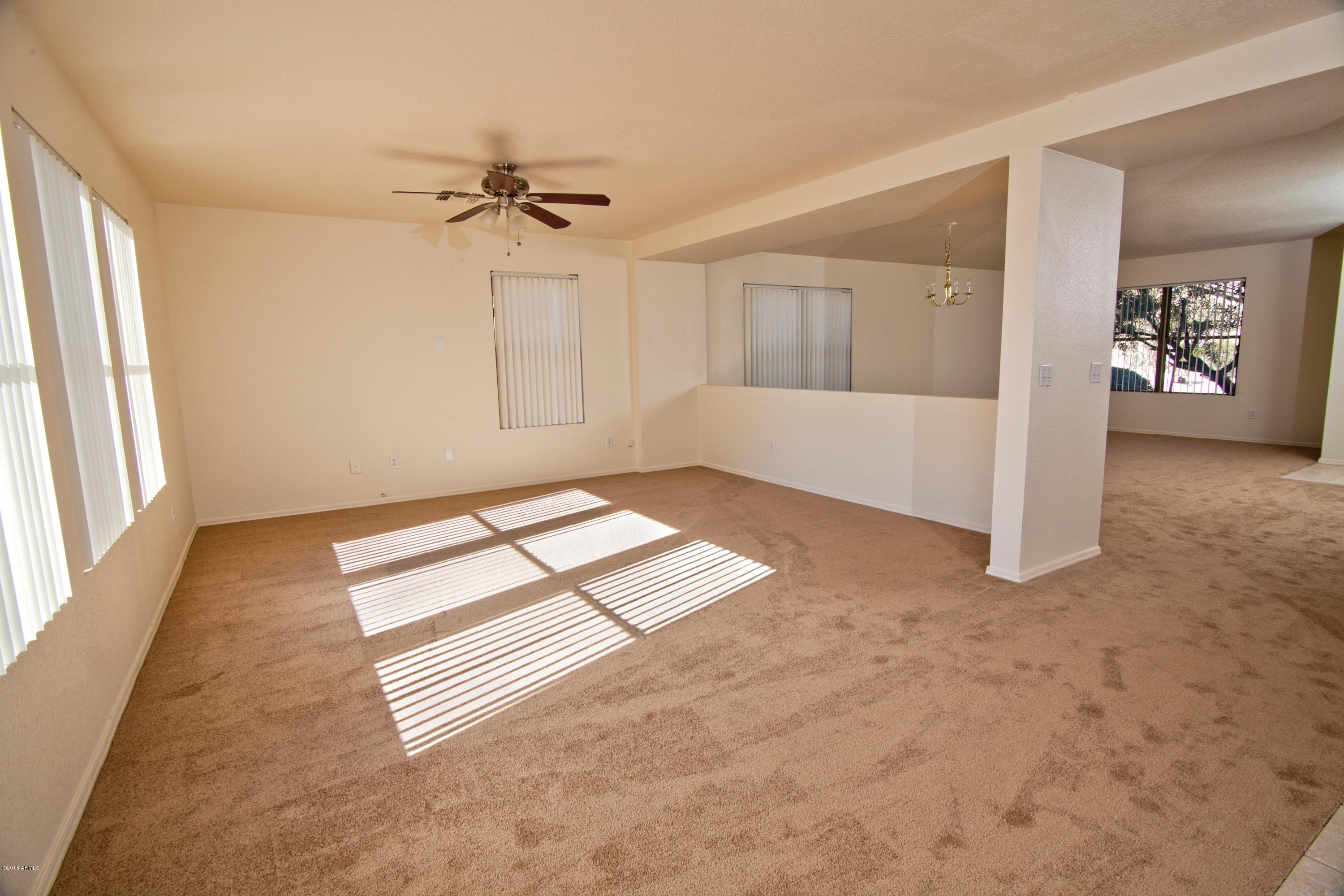2607 West Bloch Road Phoenix, AZ 85041 - Photo 5 of 20 Family Room :living