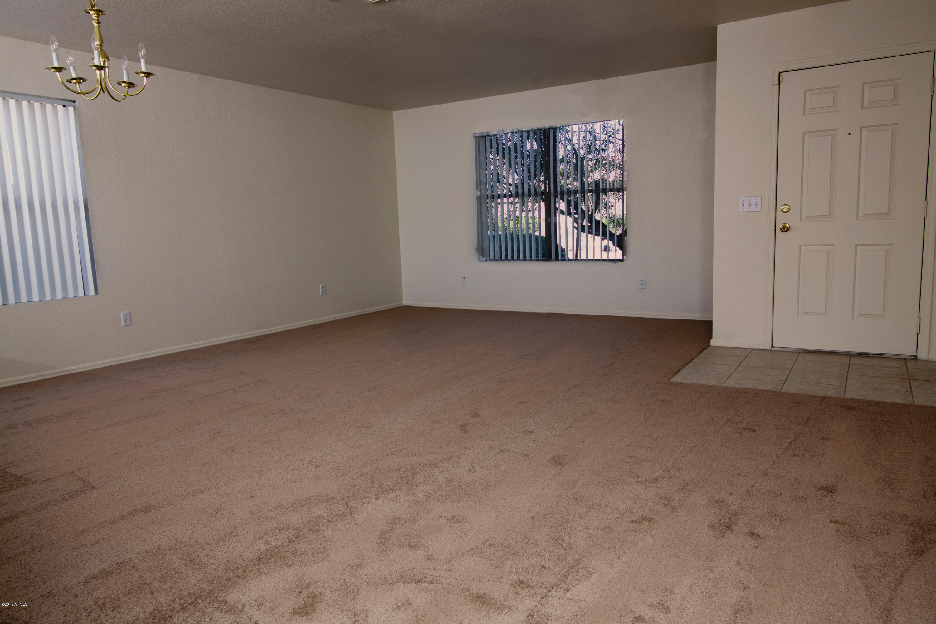 2607 West Bloch Road Phoenix, AZ 85041 - Photo 7 of 20 Livingroom