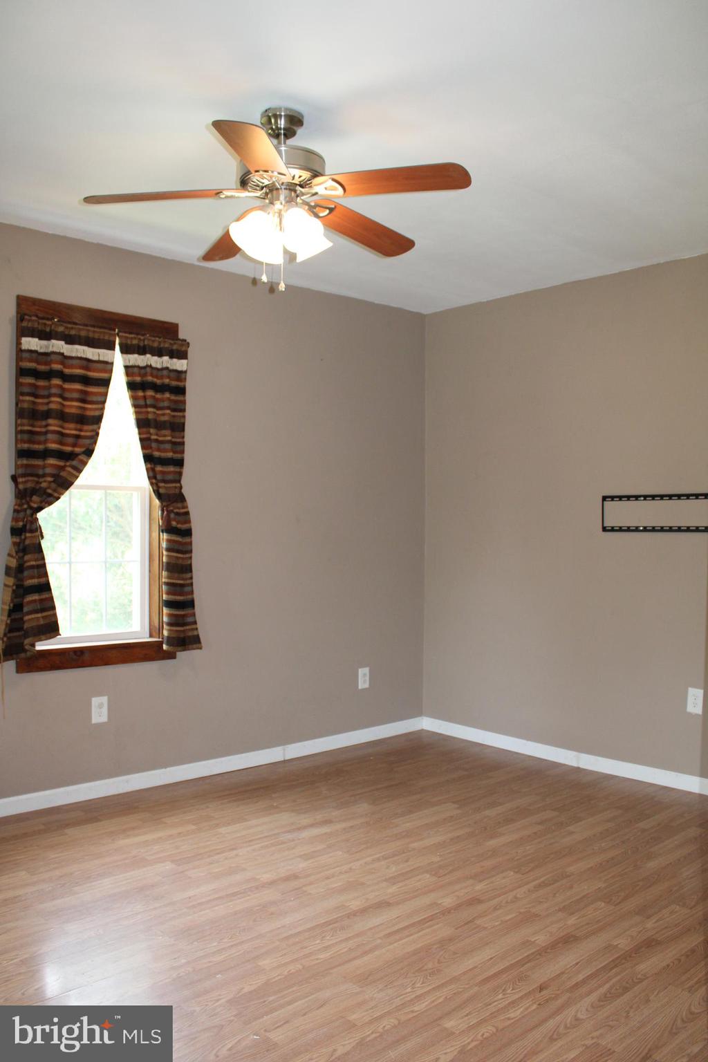 550 Winifred Road Cumberland, MD 21502 - Photo 25 of 81 Living Room View 1