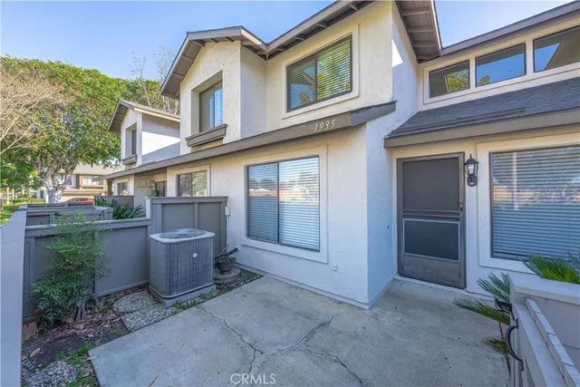 $619,000 | 1935 West Clipper Lane, Unit 50, Anaheim, CA 92801