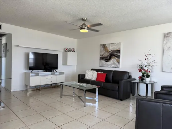 $2,500 | 144 Farnham F, Deerfield Beach, FL 33442