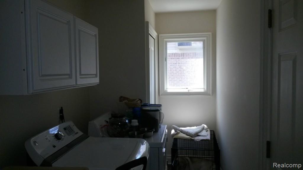 21154 Gill Road Farmington Hills, MI 48335 - Photo 33 of 37