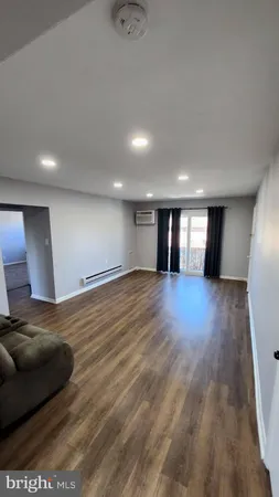 $1,850 | 118 East Moreland Avenue, Unit 22, Hatboro, PA 19040