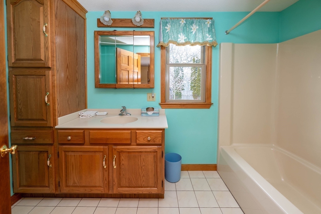 128 Ann Street Chicopee, MA 01020 - Photo 17 of 21