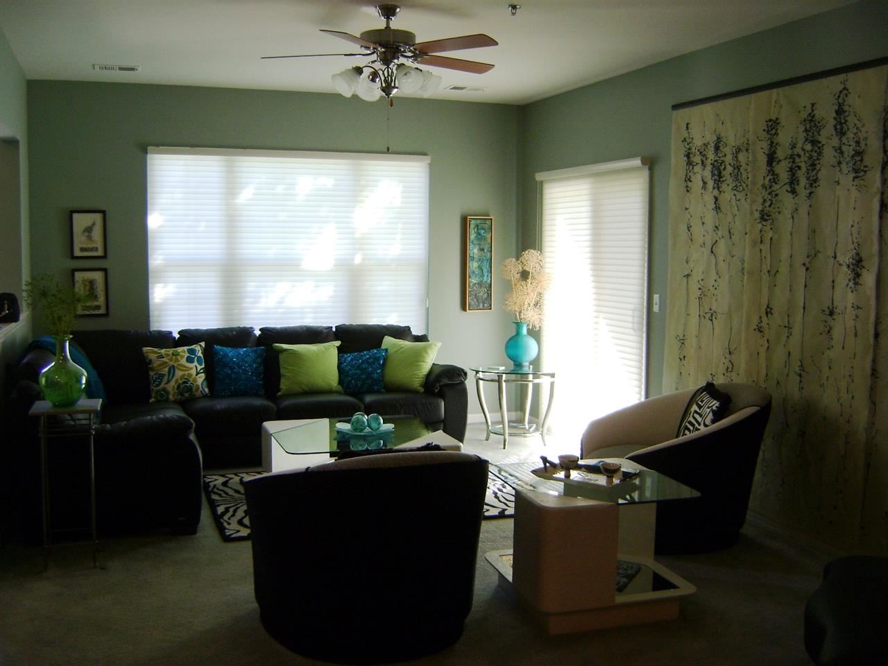 1696 Deepwood Circle Rochester, MI 48307 - Photo 3 of 14 31212740-2.JPG