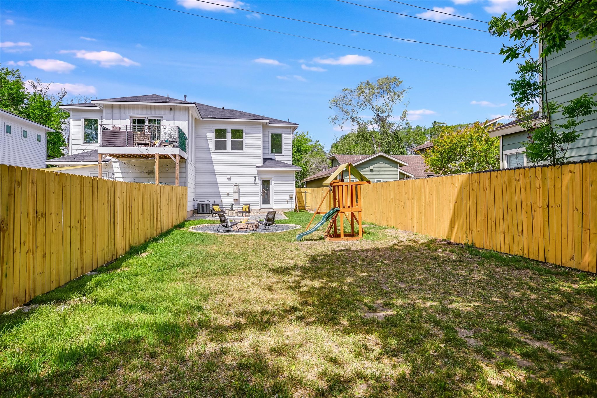 1121 Walton Lane, Unit B Austin, TX 78721 - Photo 18 of 18 a view of a house with a backyard
