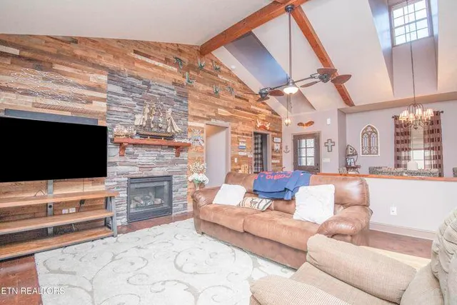 $950,000 | 174 Bluegreen Way, Rockwood, TN 37854